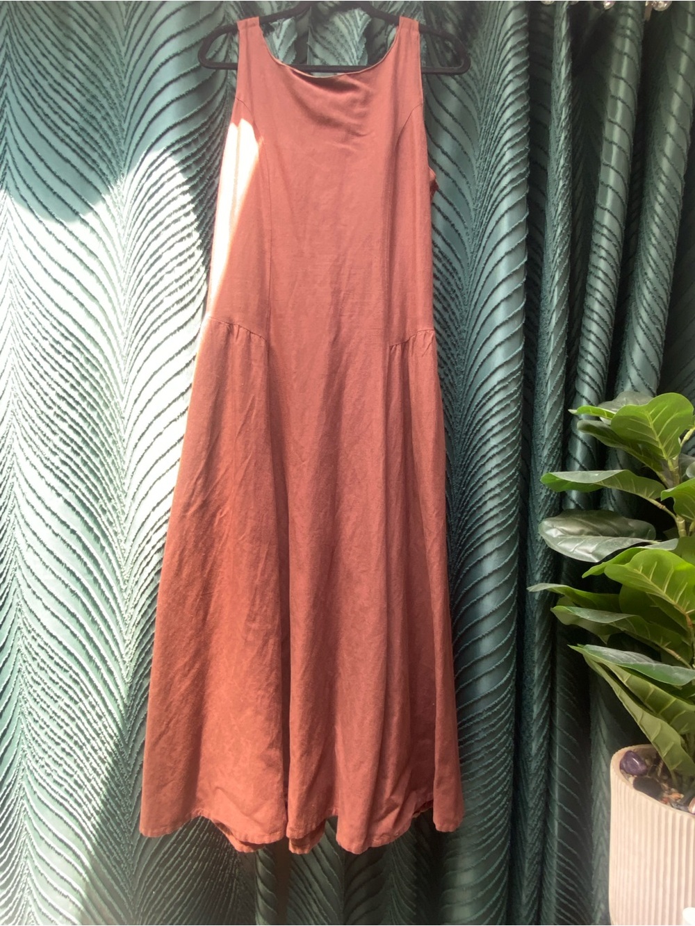 Sleeveless Rust Maxi Dress — Effortless Everyday Style